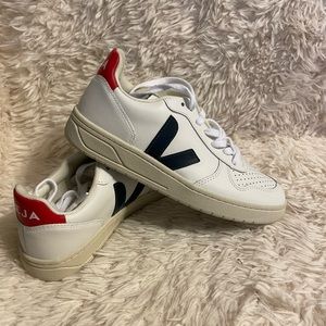 Veja V-10 Sneaker